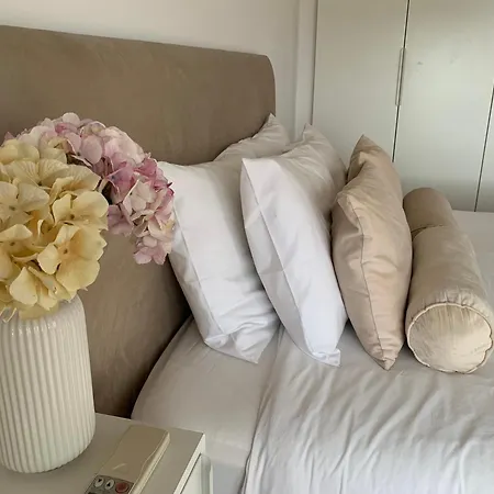 Sea View Apartment *